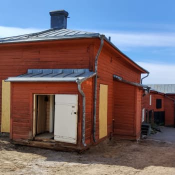 Gårdsbyggnaden vid Runebergs hem förvandlas till ett verkstadsrum