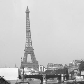 Eiffel-tornin juurella