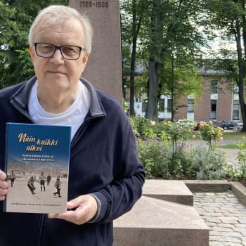 Suomi-jääkiekon syntyvaiheet kirjaksi - yksi kirjoittajista on kokkolalainen Olav Björkstrand