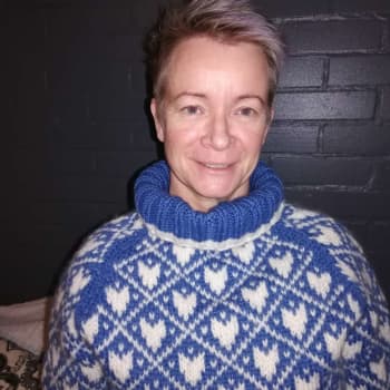 Hangöbon Pia Wickman gillar att sticka ylletröjor av garn och design från Norge 