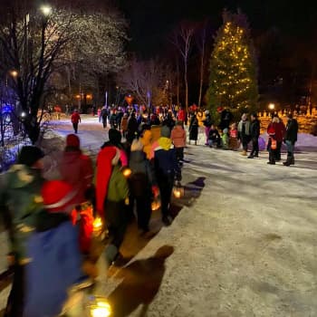 Vaasalainen Gerby skola korvasi joulujuhlansa ulkona järjestettävällä ohjelmallisella lyhtykulkueella