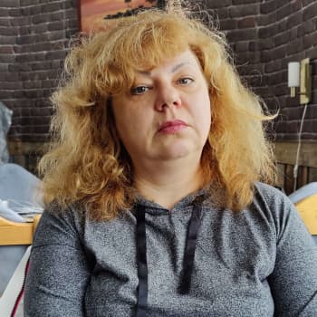 Ukrainan sota aiheuttaa ristiriitoja myös venäläisten ikäihmisten välillä – Marina Sarajärven vanhemmat seuraavat eri uutisia