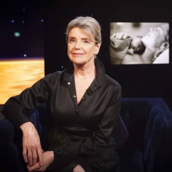 Stina Ekblad: Jag avstod med glädje från hår och ögonbryn för Ingmar Bergman