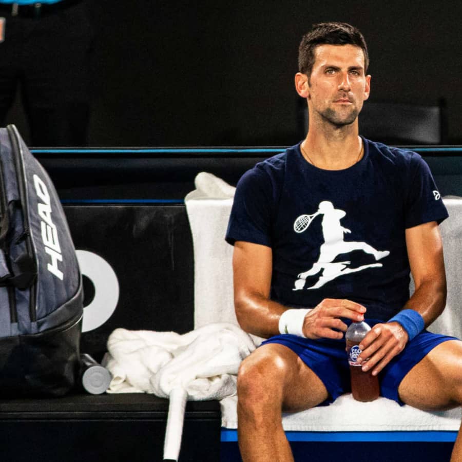 I kväll får Novak Djokovic besked om sitt öde gällande Australian Open