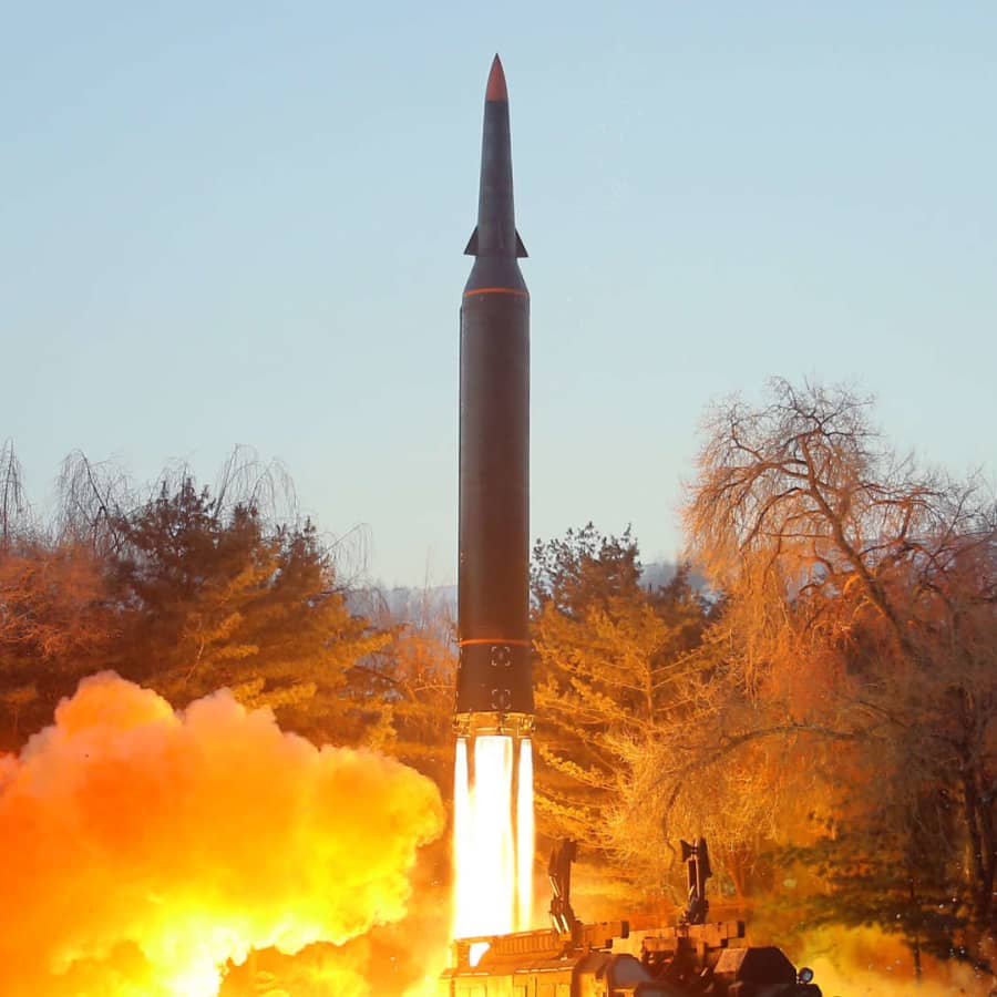 Nordkorea har igen provskjutit missiler österut