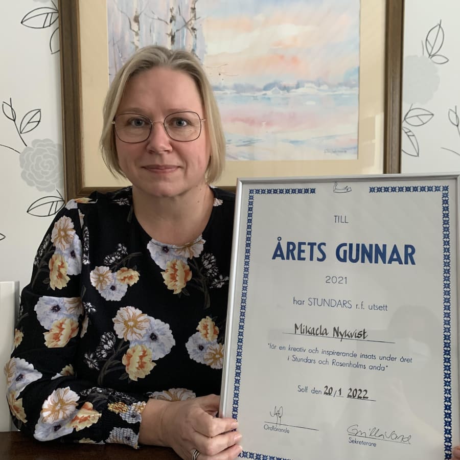Två författare fick utmärkelsen Årets Gunnar 2021 - Mikaela Nykvist är en av dem