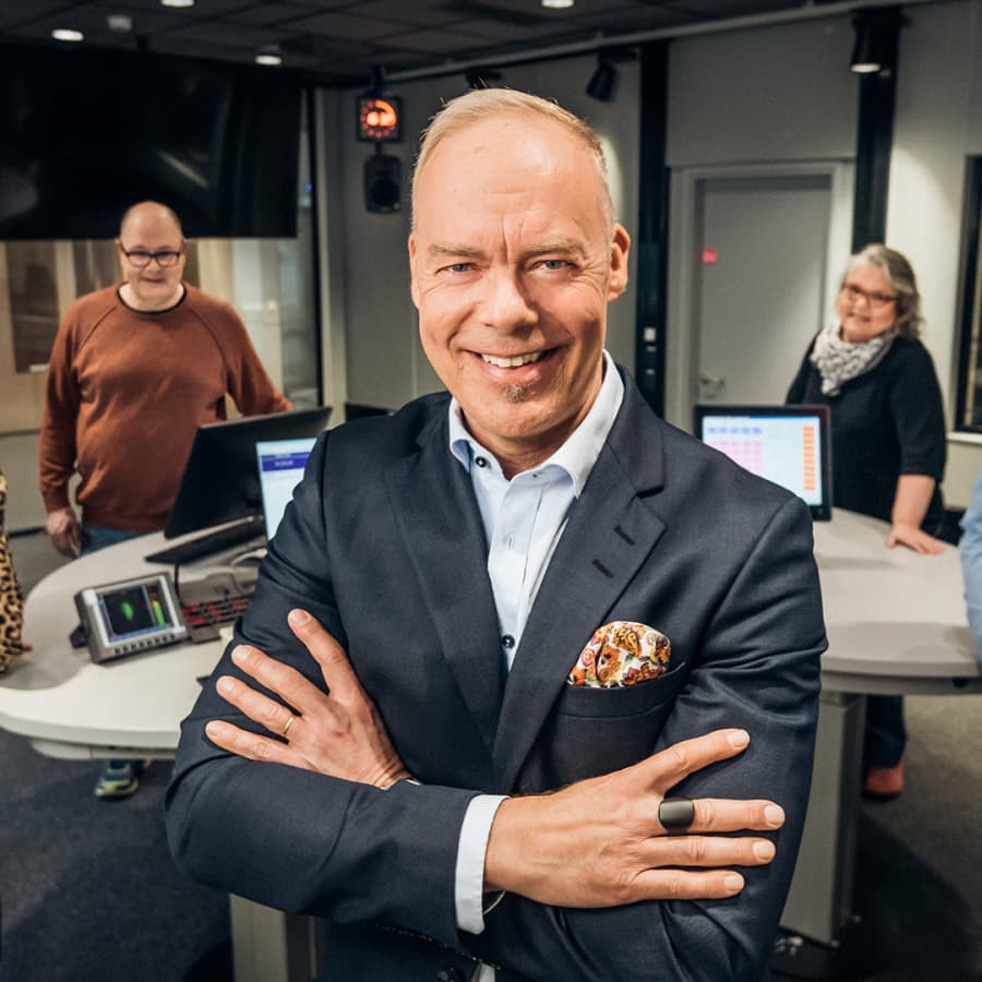 Mikä on sotakuvien riittävä määrä? Miten lapselle voi kertoa sodasta? Miksi meitä ei pakoteta ilmastotoimiin?