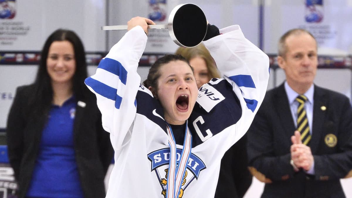 Jenni Hiirikoski juhlii MM-pronssia 2015. 