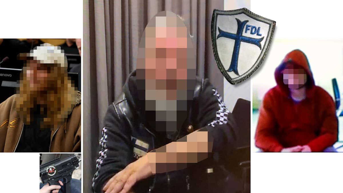 Lahden terrorismioikeudenkäynnin epäiltyjä kasvot tunnistamattomiksi pikselöityinä sekä heidän järjestöjensä tunnuksia.