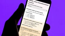 Kännykän ruudussa kuvakaappaus koneesta "Kokeile, miten ansiosidonnaisesi muuttuu".