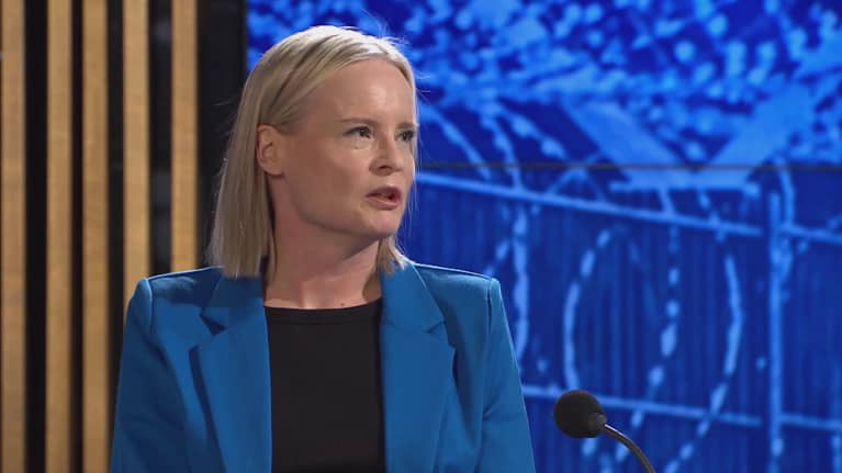 Perussuomalaisten puheenjohtaja Riikka Purran mukaan lisätoimiin voidaan ryhtyä itärajalla nopeasti.