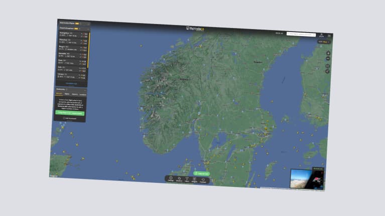 Kuvakaappaus flightradar24.com-sivustolta 25. huhtikuuta 2024 kello 9.32 Suomen aikaa. Kuvassa näkyy, että eteläisen Norjan ilmatilassa on vain muutama lentokone.