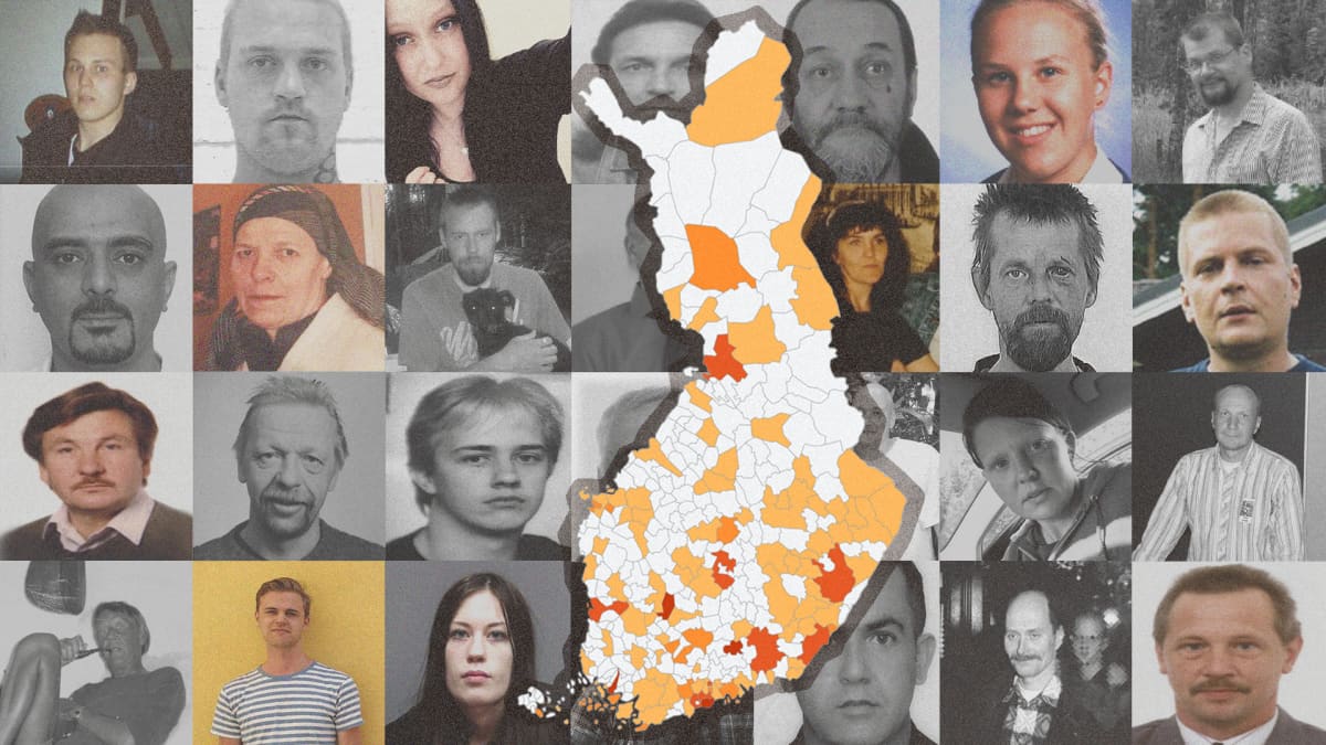 Kuvan keskellä on Suomen kartta, jossa näkyvät Suomen kunnat. Kunnissa on eri väri sen mukaan, kuinka monta ihmistä kunnassa on kadonnut vuosina 1990-2022. Kartan taustalla on ruudukkomuodostelmassa paljon kadonneiden ihmisten kuvia. 