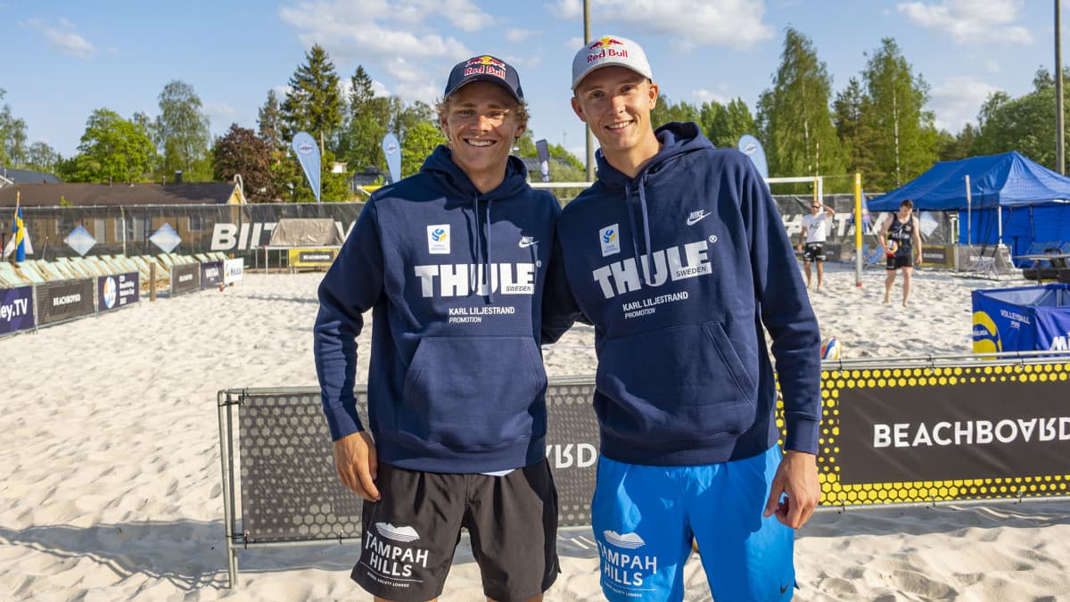 Ruotsalaiset beachvolley pelaajat David Åhman (vas.) ja Jonatan Hellvig Biitsi Vantaan becahvolley keskuksessa järjestetyssä Nations Cup-olympiakarsintaturnauksessa.