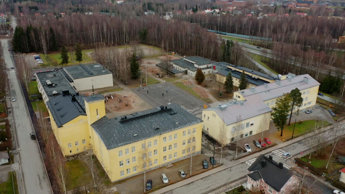 Seminaarin koulun rakennukset ilmasta käsin kuvattuna.
