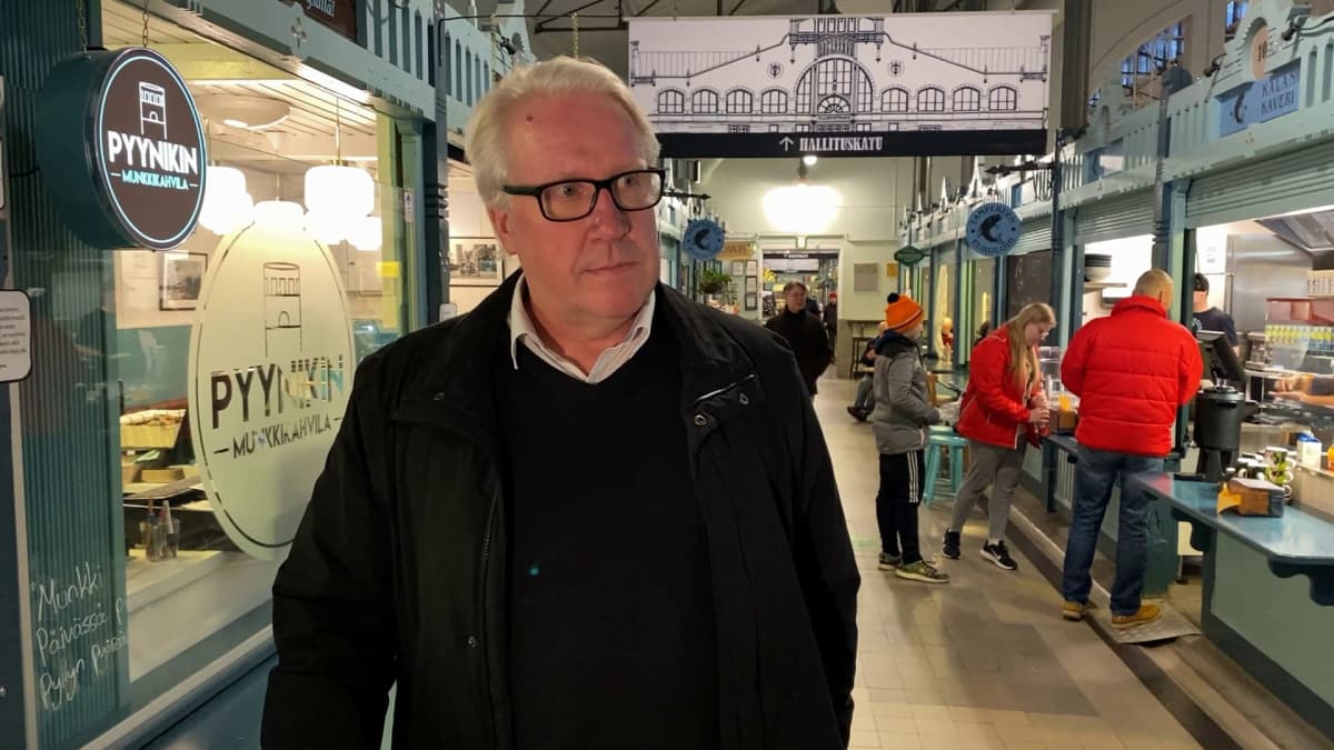 Veikko Vallin Tampereen kauppahallissa