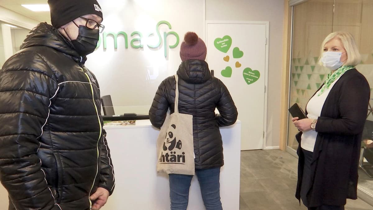 Yleiskuvaa Ähtärin Oma Säästöpankista.