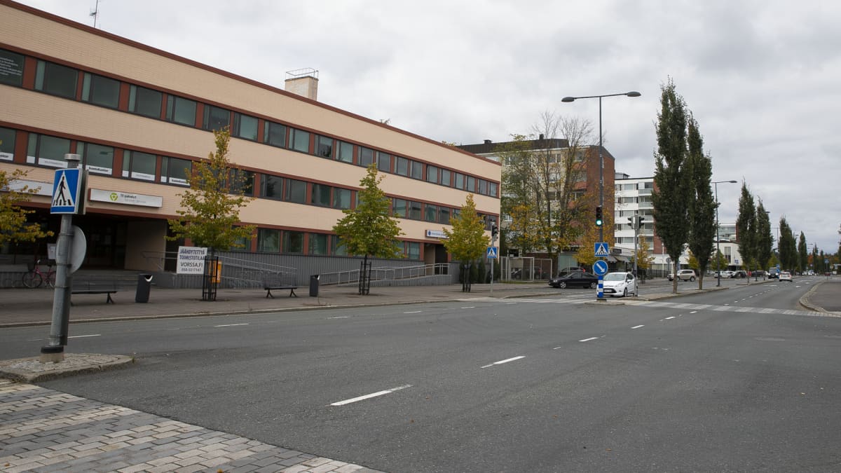 Syksyinen katu Forssan keskustassa.