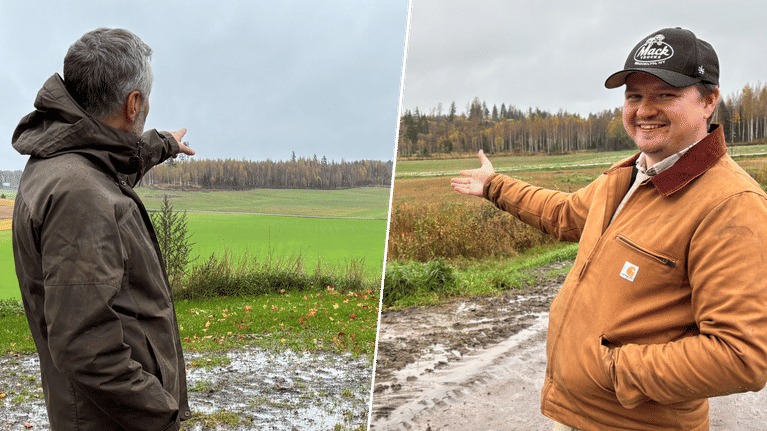 Bildkollage av två personer som står utomhus, på olika håll, men båda på lerig mark och pekar mot varsitt fält eller åker med träd i bakgrunden.