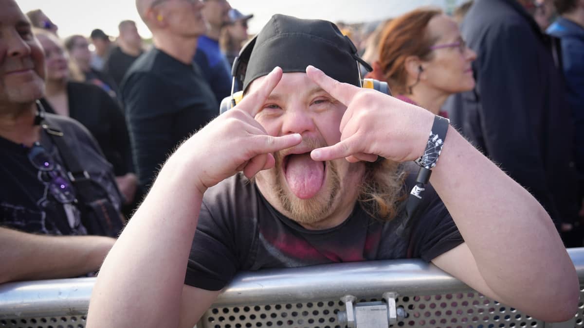 Rockfestin yleisöä. 