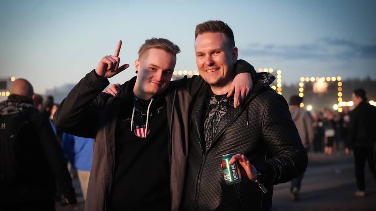 Rockfestin yleisöä, Aleksi Kangasniemi ja Joni Saari. 