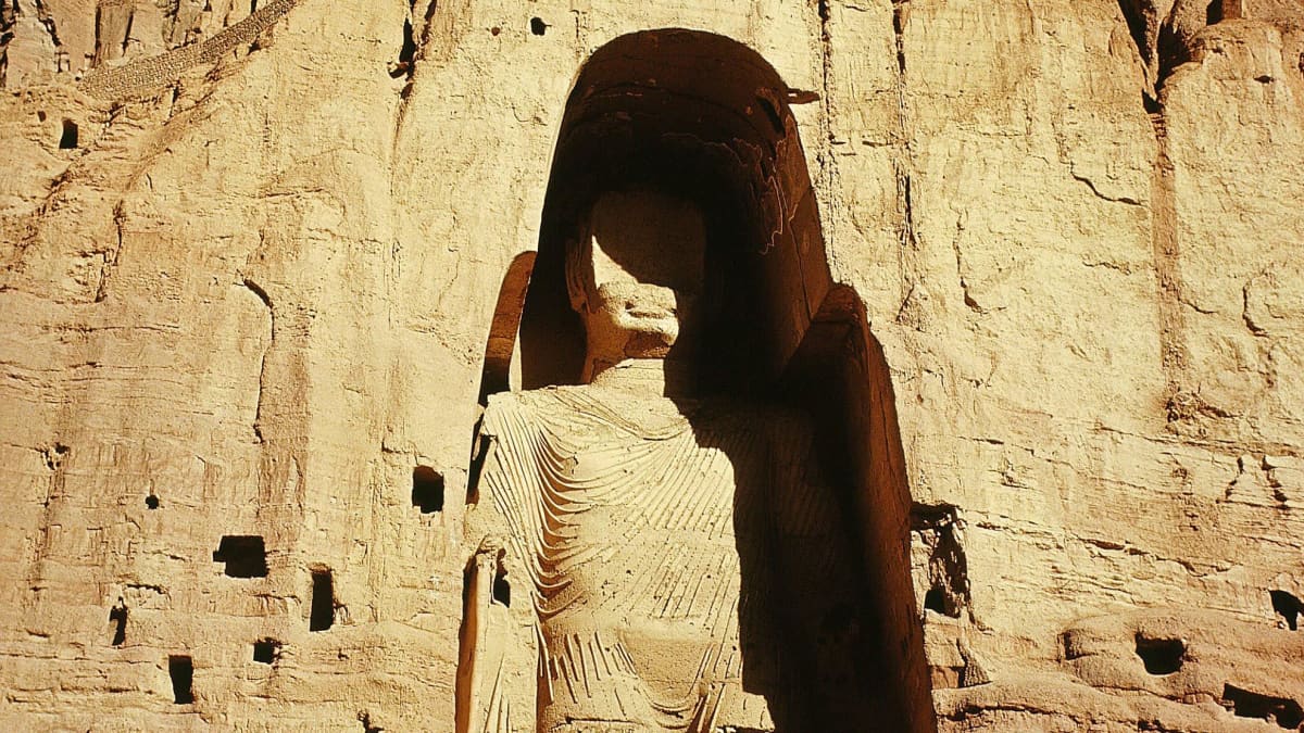 Arkistokuva Bamiyanin kuuluisasta Buddhasta ennen sen tuhoutumista.
