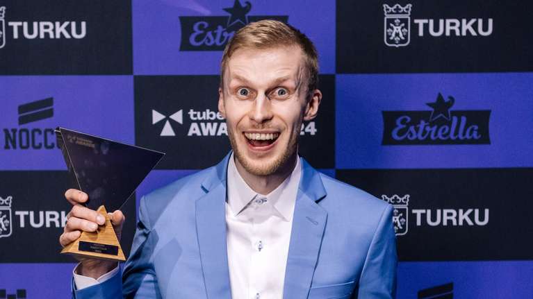 Tubeconissa Palkittiin J lleen Vaikuttajia Vuoden Vaikuttajaksi Roni 