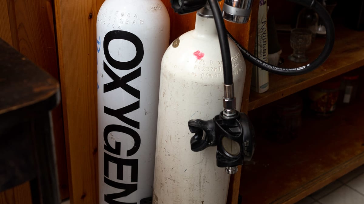 Suuri pullo, jossa lukee Oxygen.