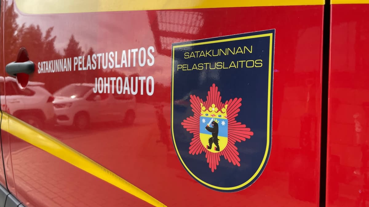 Satakunnan pelastuslaitoksen johtoauto.