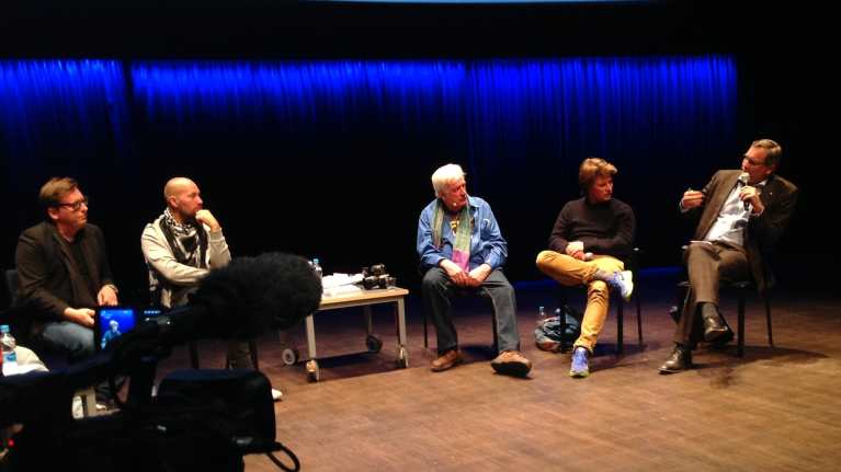 Jesper Vuori, Niklas Meltio, Tim Page, Kaarle Hurtig och Mikael Pentikäinen diskuterade bildjournalistikens framtid.