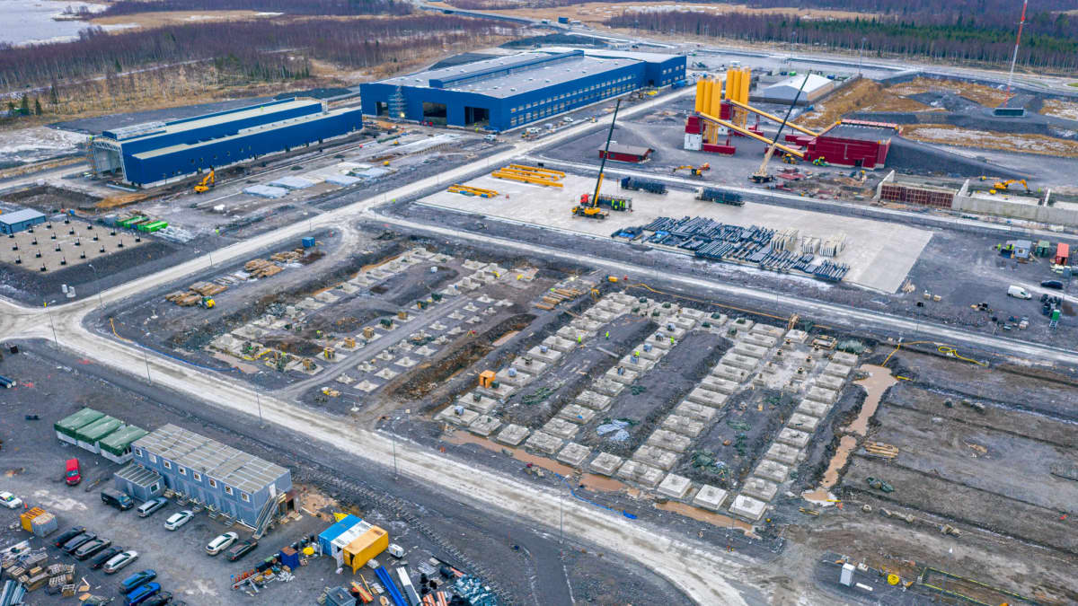 Rakennuksia ja rakennustöitä Pyhäjoen ydinvoimala-alueella joulukuussa 2020