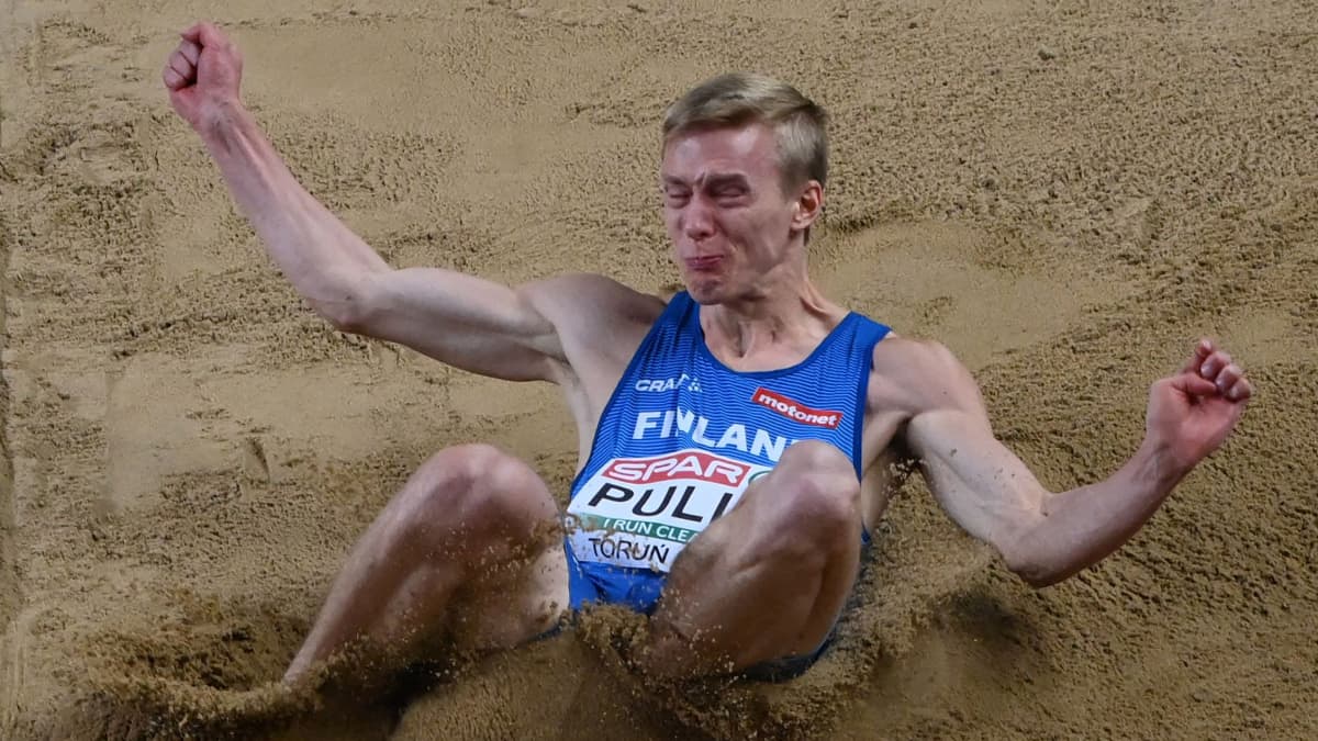 Kristian Pulli hoppar längd.