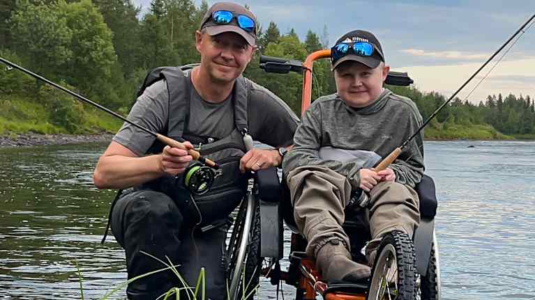 Teemu ja Jere Huovinen ovat kalassa.