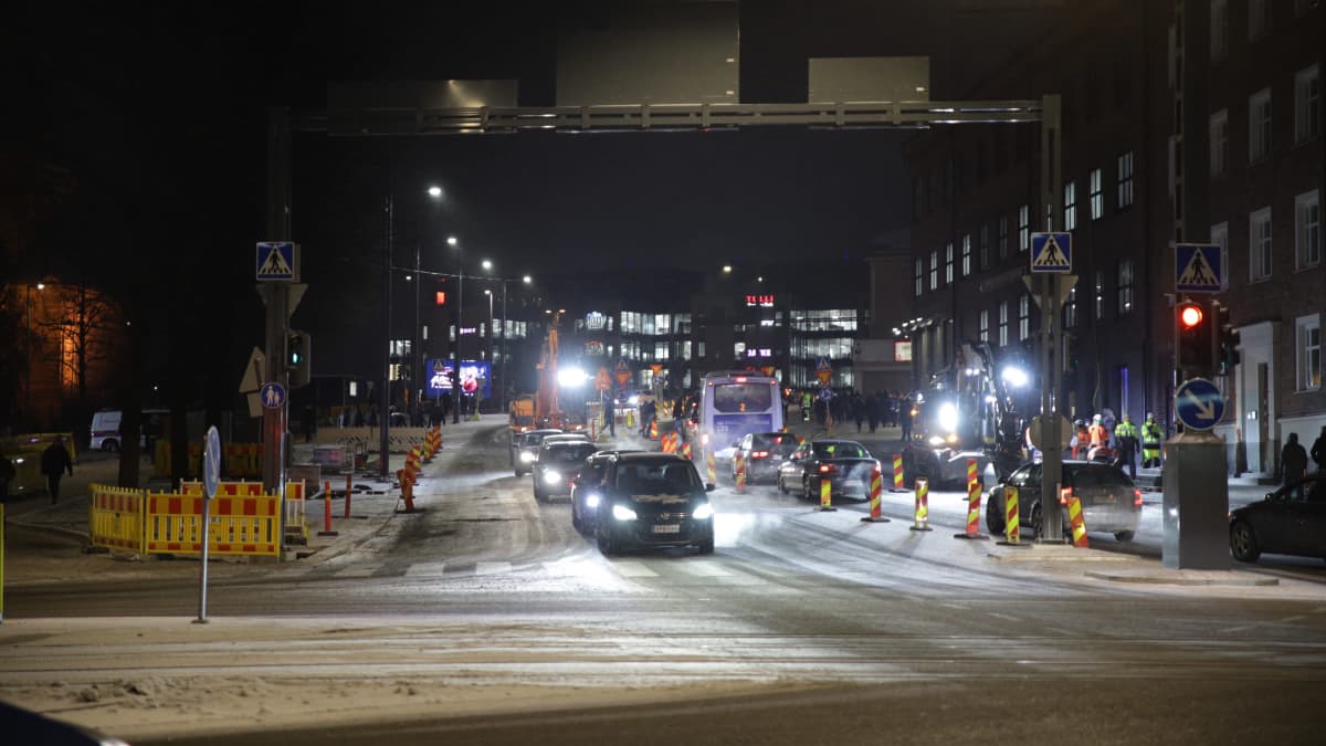 Liikenneruuhkia Tampereen areenan ensimmäisen tapahtuman aikaan.