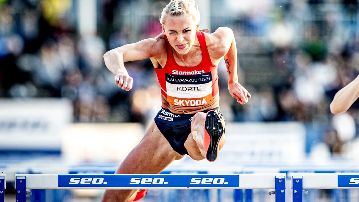Annimari Korte och Reetta Hurske i farten under Kalevaspelen 2020.