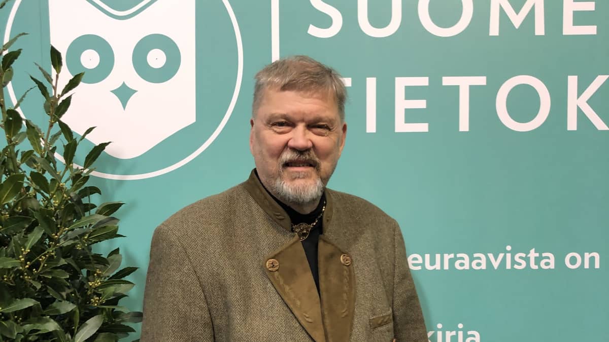 Nokialainen Lasse Kosonen hymyilee kameralle 