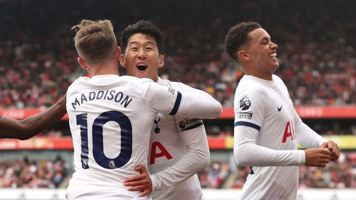 James Maddison ja Son Heung-Min tuulettavat maalia.