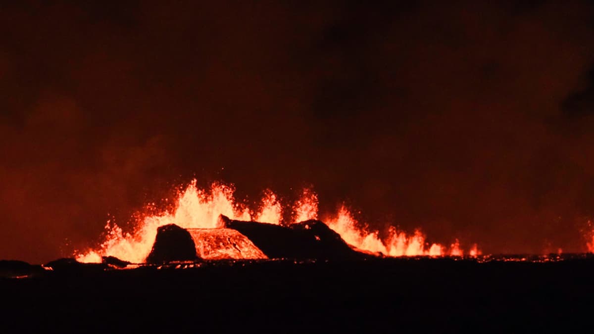 A volcano erupts in Iceland. Photo: Kristinn Magnusson / AFP