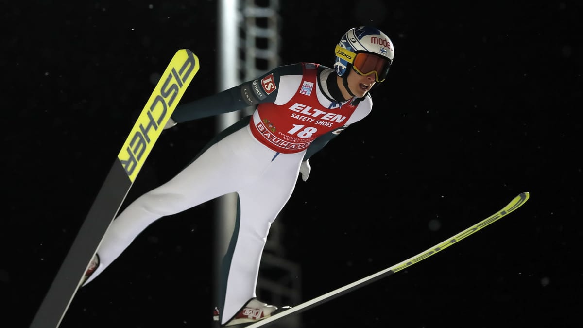 Niko Kytösaho Venäjällä mäkihypyn maailmancupissa 20.11.2021
