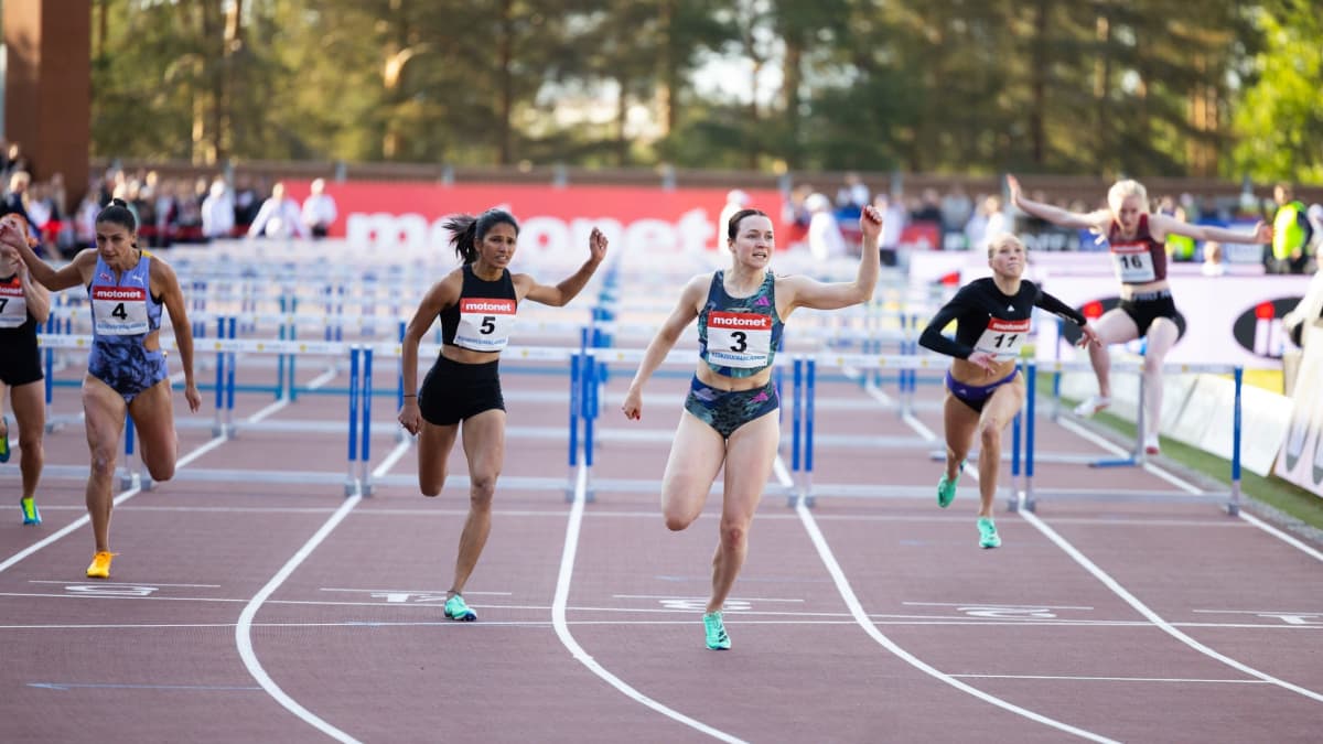 Reetta Hurske juoksi alkuerissä naisten 100 metrin aitajuoksun uuden Suomen ennätyksen 12,70 yleisurheilun GP-kilpailuissa Jyväskylässä 7. kesäkuuta 2023.