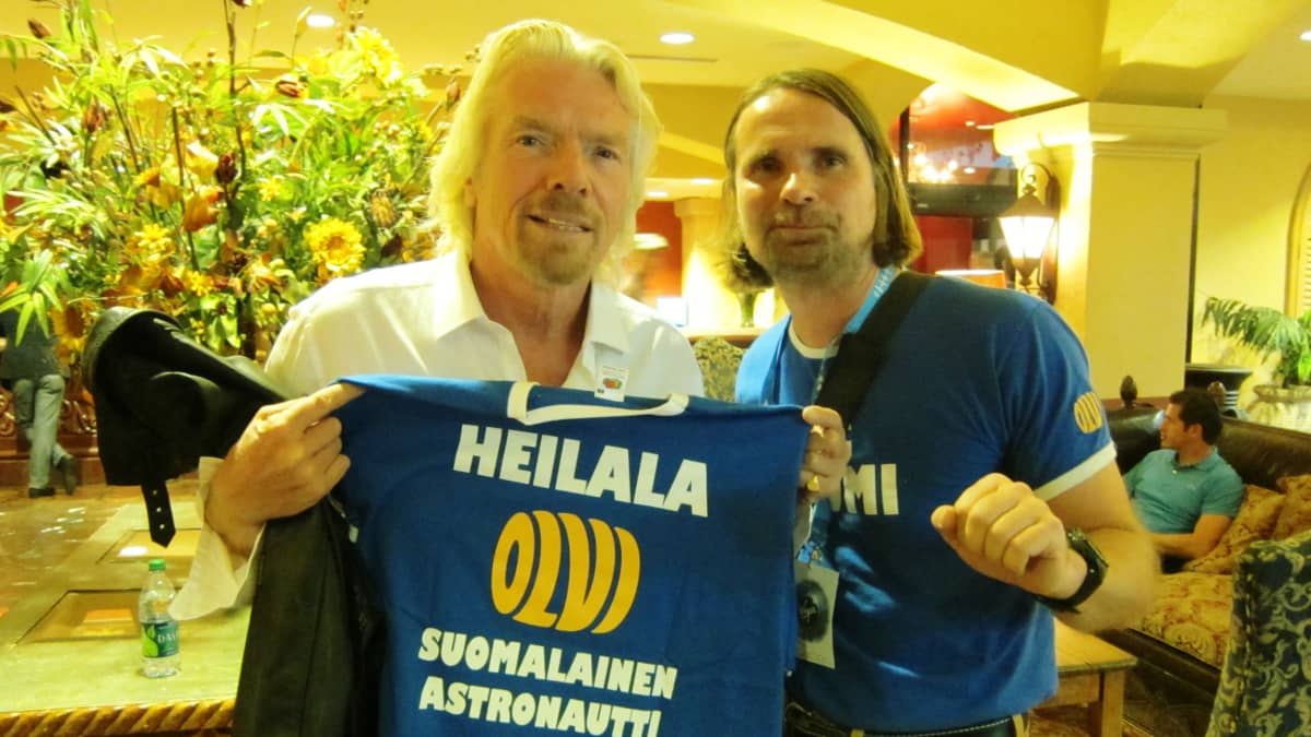 Vesa Heilala ja Virgin Galacticin perustaja Richard Branson.