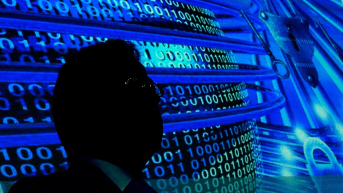 Den tyske underrtättelsechefen Hans-Georg Maassen talar om cybersäkerhet vid en konferens i Potsdam år 2014.