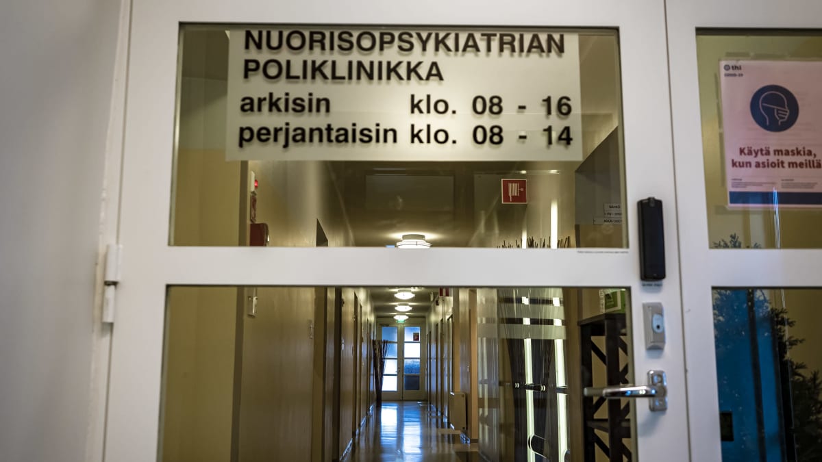 Oulun nuorisopsykiatrian poliklinikan ovi