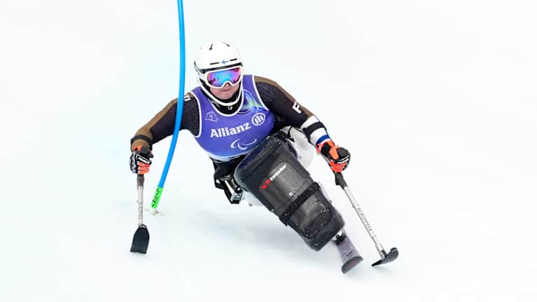 Nette Kiviranta pujottelurinteessä. 