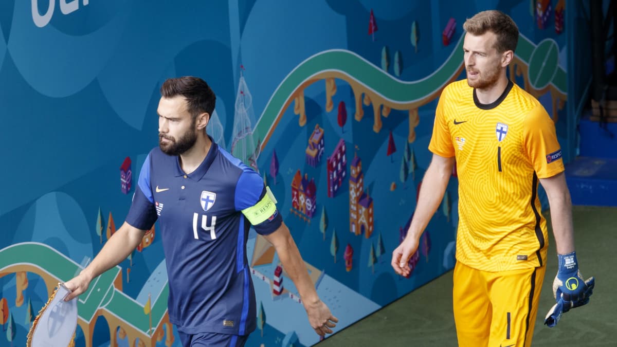 Tim Sparv ja Lukas Hradecky astuivat kentälle jalkapallon EM-kisoissa Kööpenhaminassa kesällä 2021.