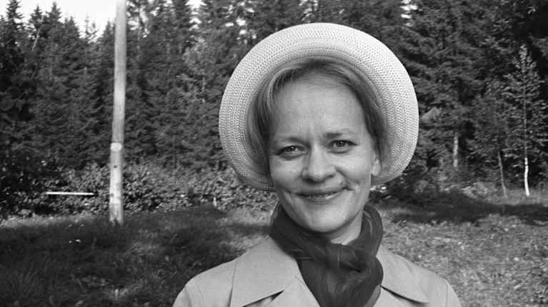 Rintamäkeläiset series actress Eila Roine in her role as Helmi Honkonen.