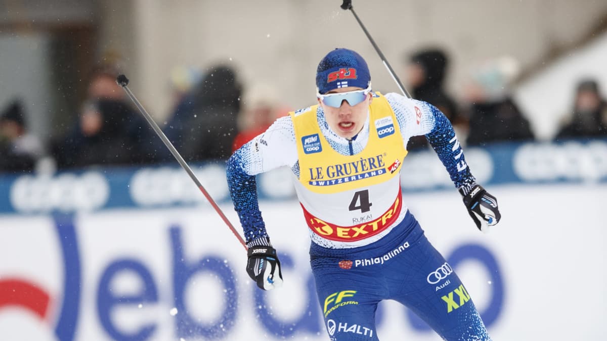 Niilo Moilanen Rukan sprintin karsinnassa.
