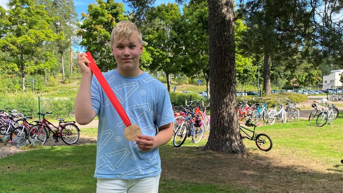 Oliver Rosenholm ja Sydämen sankari -mitali.