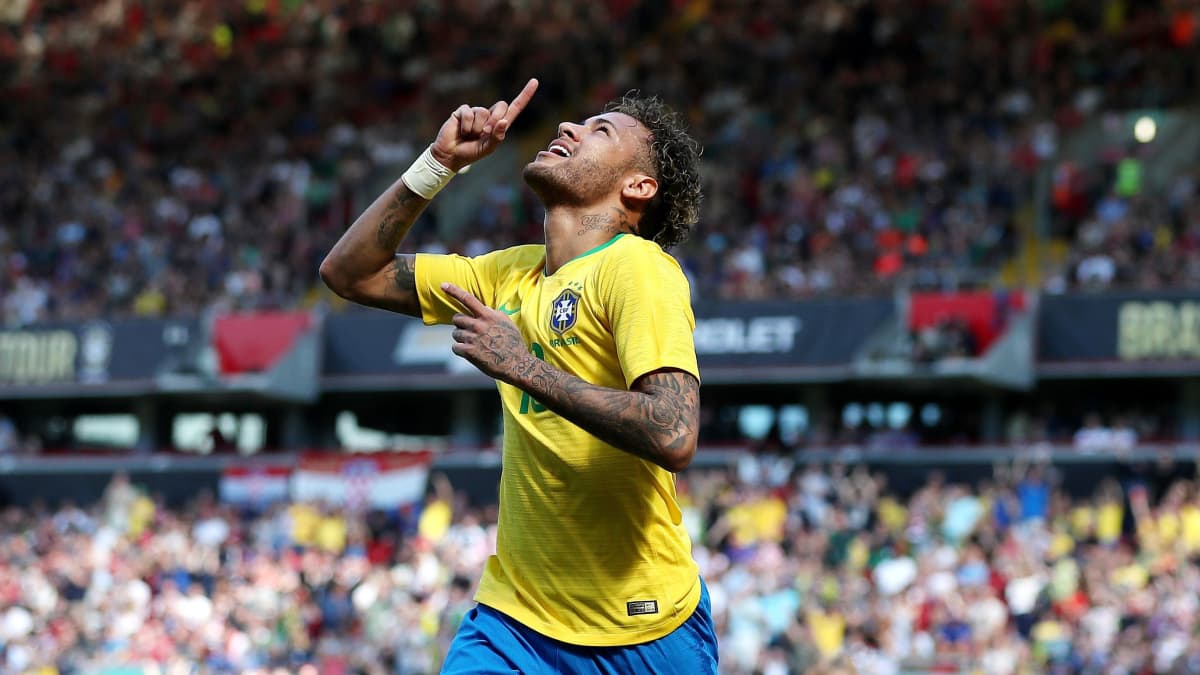 Neymar juhlisti maaliaan Brasilian harjoitusottelussa.