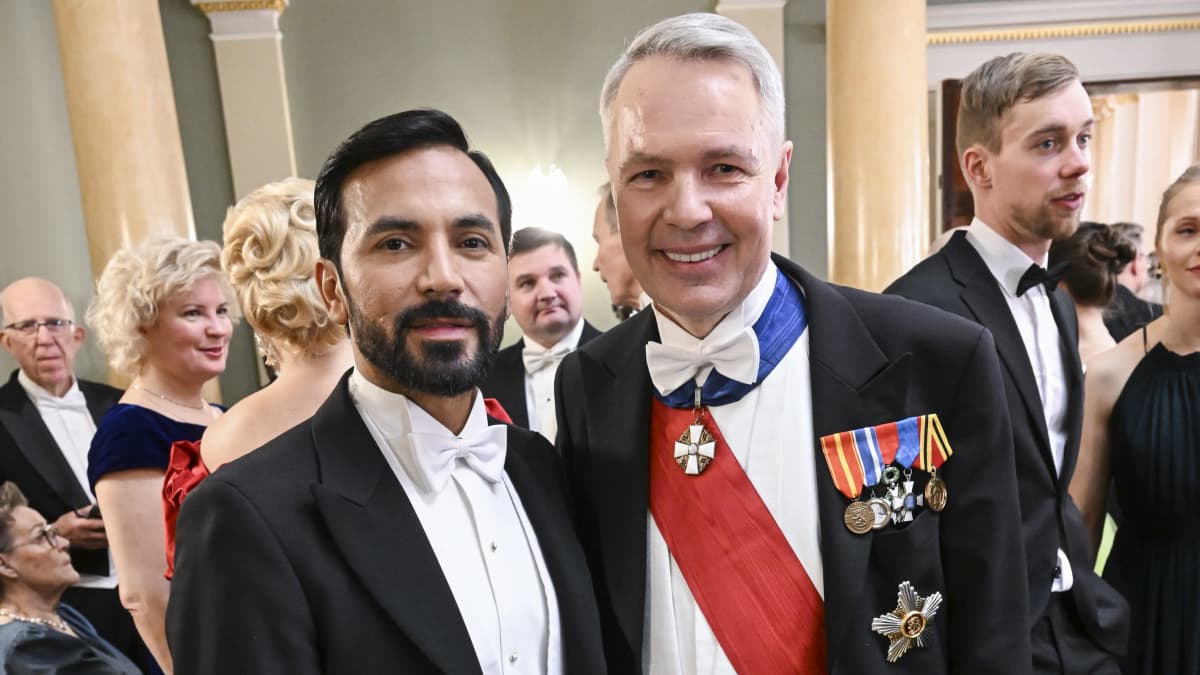 Antonio Flores and Pekka Haavisto at the Independence Day ball at Presidential Palace in Helsinki on 6 December 2022.